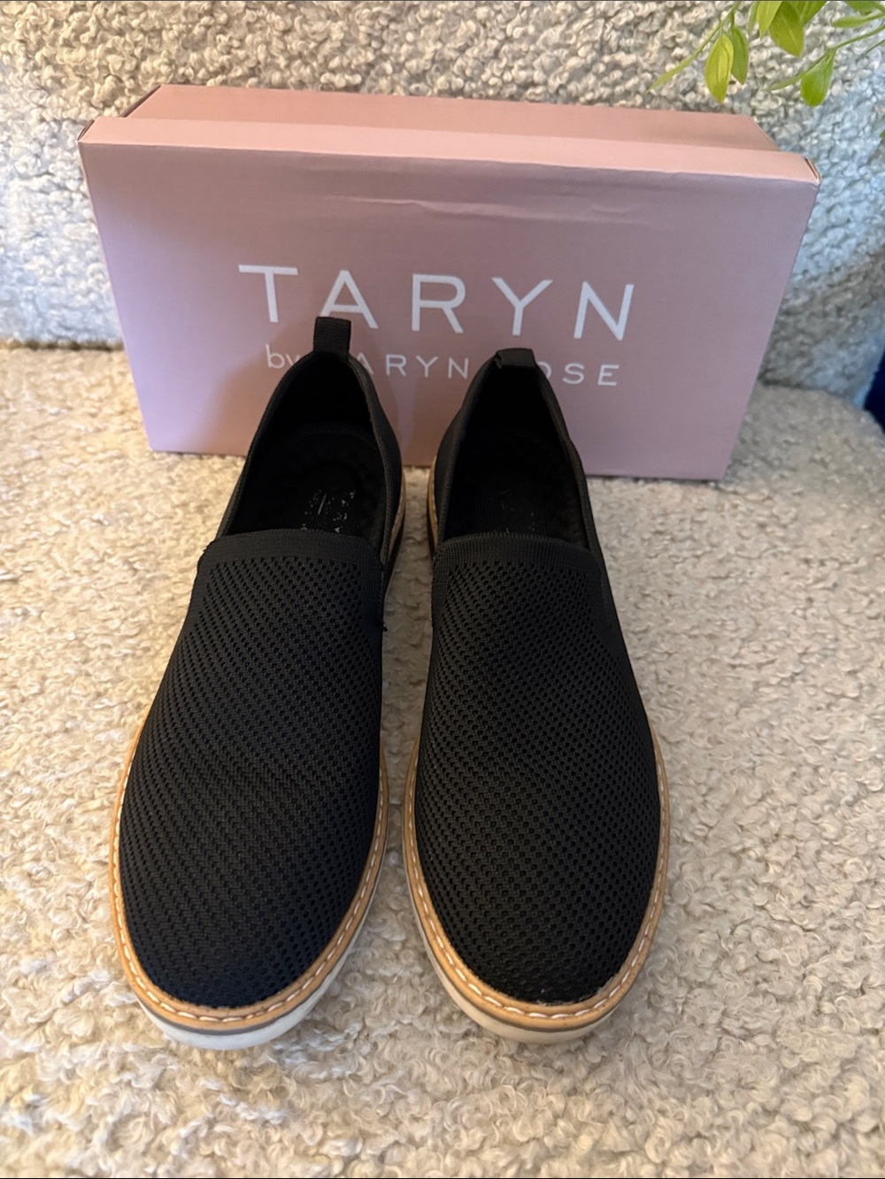 Taryn Rose women’s Black Slip-On Loafers size 10